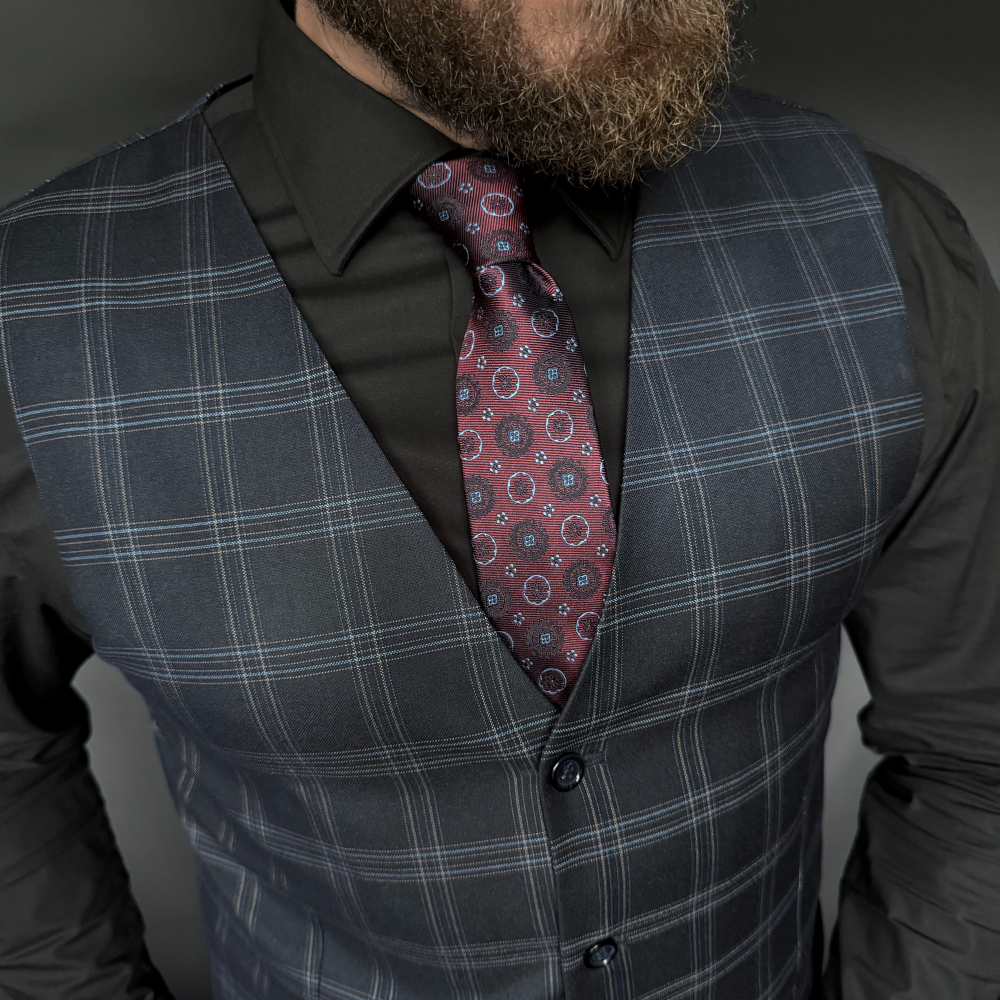 Elegantní muž v obleku se stylovými doplňky