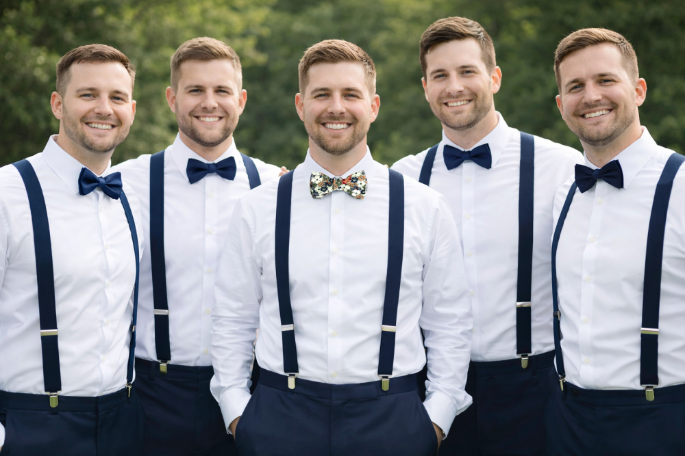 Nočná modrá svadba – zladenie ženícha a družbov v Quentino doplnkoch