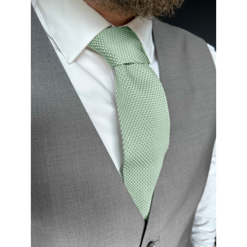 Šalvějově zelená (sage green) pletená pánská kravata