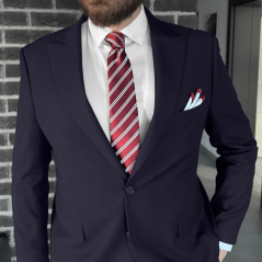 Vínově červená pánská kravata s modrobílými pruhy