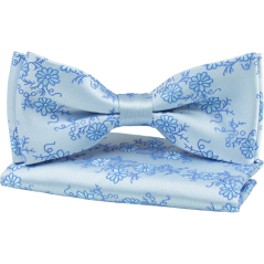 Světle modrý pánský motýlek s modrými květy včetně kapesníčku