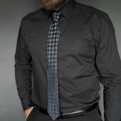 Tmavě modrá pánská hedvábná kravata s aplikacemi