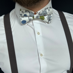 Tmavě šedé pánské kšandy s bavlněným květovaným motýlkem