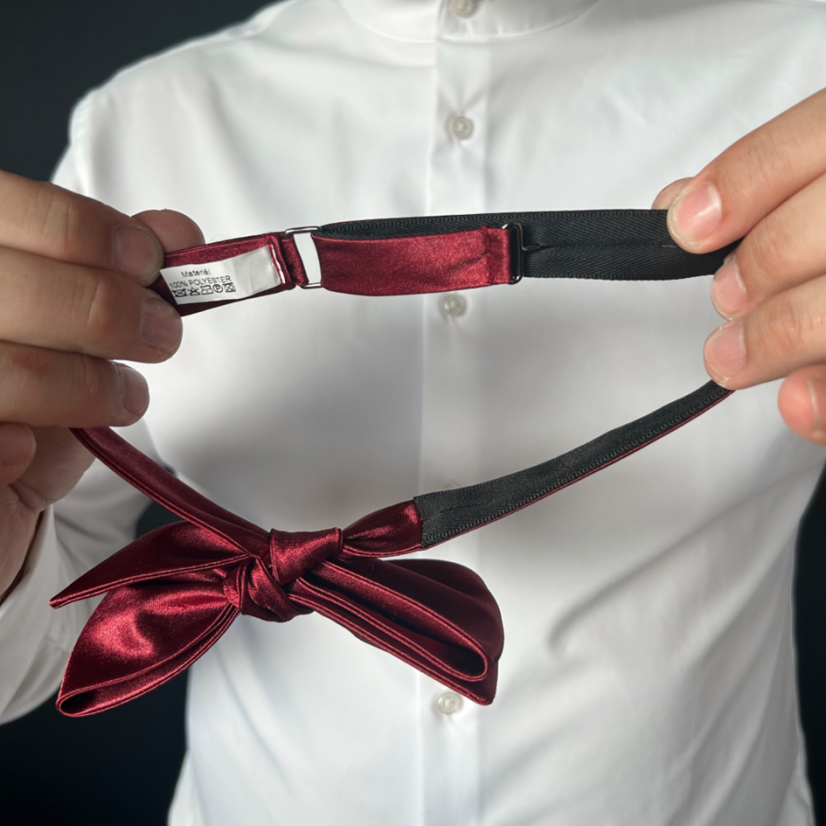 Vínově červený vázací pánský motýlek lesklý