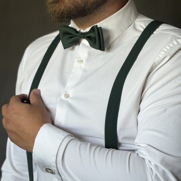 Ako vybrať doplnky pre ženícha, družbov aj deti na svadbu v elegantnej smaragdovej farbe