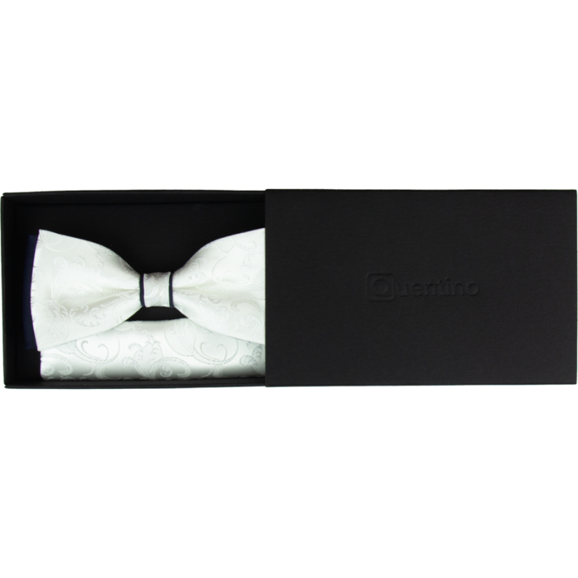 Tlumeně bílý pánský motýlek s jemným vzorem včetně kapesníčku