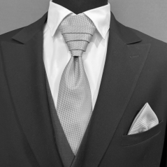 Světle šedá svatební kravata s jemným vzorem