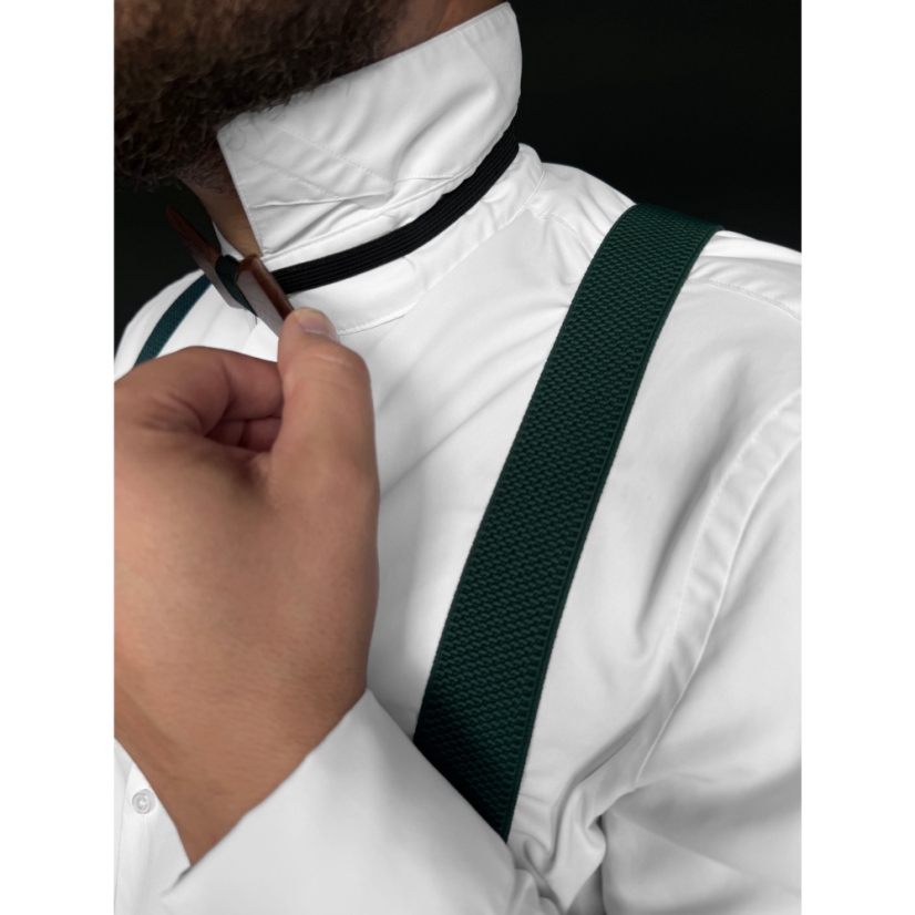 Smaragdově zelené pánské široké kšandy s dřevěným motýlkem