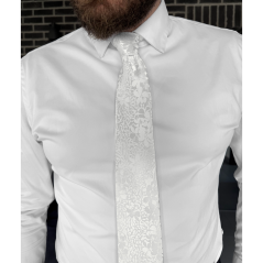 Bílá pánská svatební kravata s květinovým vzorem a kapesníčkem