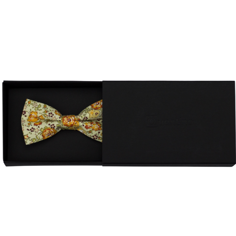 Světle béžový dětský bavlněný motýlek s žluto oranžovými květy