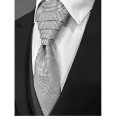 Světle šedá svatební kravata s jemným vzorem