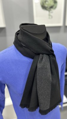 Černo šedá pánská šála s blokovým vzorem