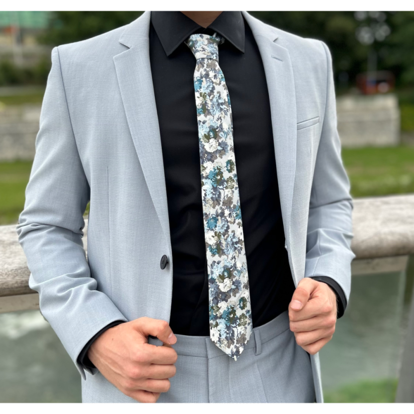 Modrá pánská bavlněná kravata s květy