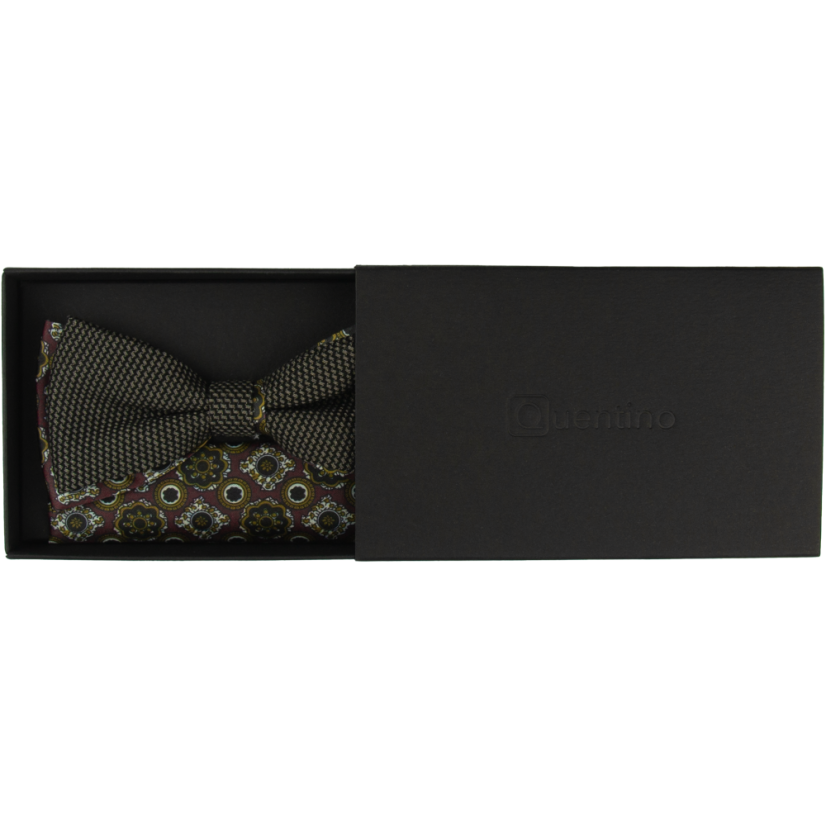 Hnědý pánský motýlek s bordó vzorem