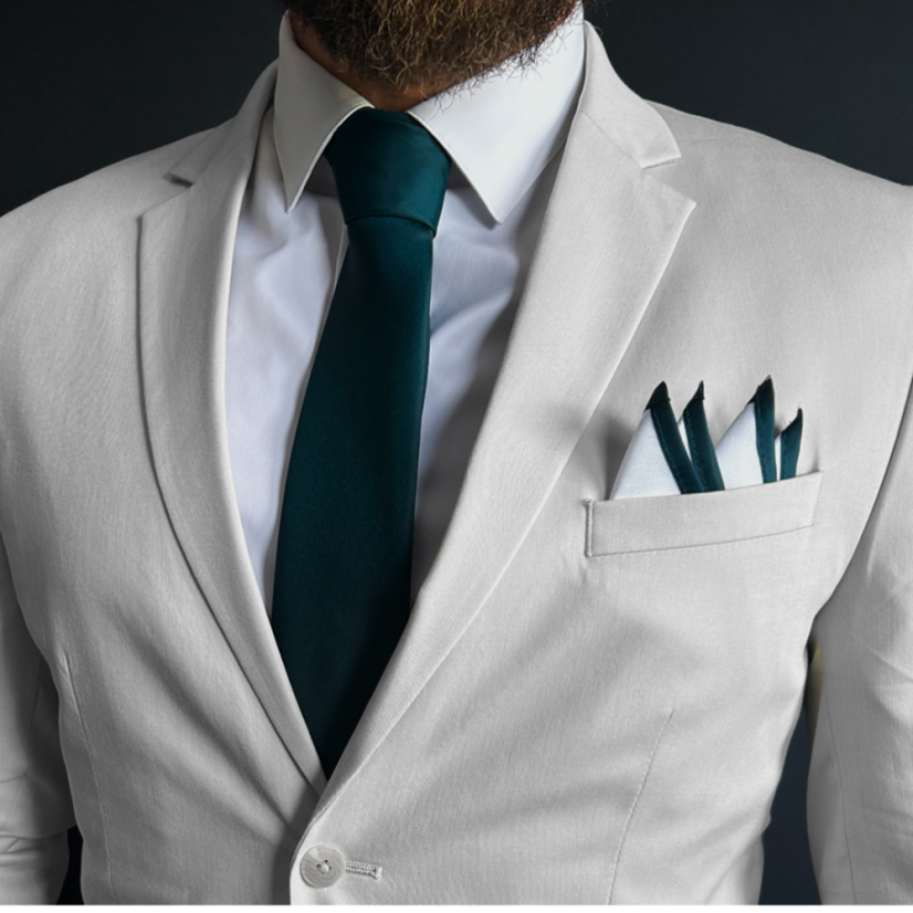 Bílý pánský kapesníček s tmavě petrolejovým lemem