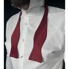 Vínově červený vázací pánský motýlek matný