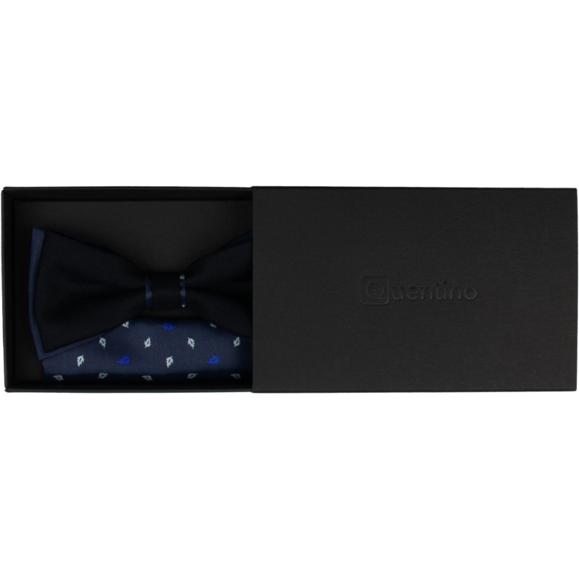 Tmavě modrý pánský motýlek s drobnými lístečky včetně kapesníčku