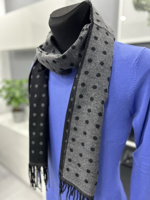 Černo šedá pánská šála s puntíky a třásněmi