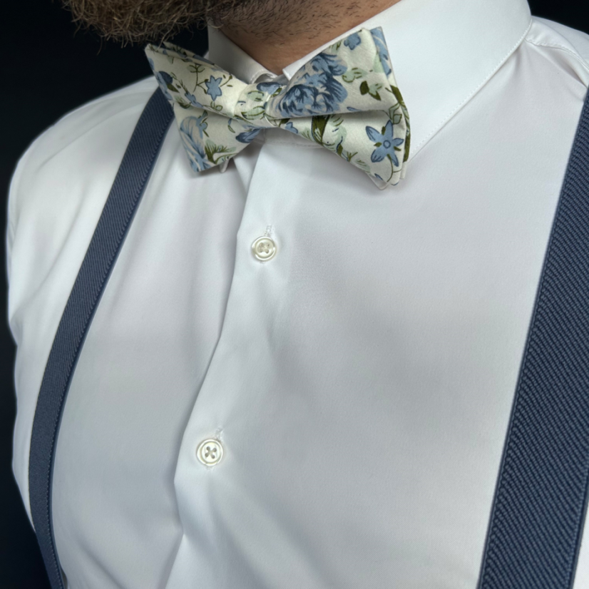 Modré denim pánské kšandy s bavlněným květovaným motýlkem