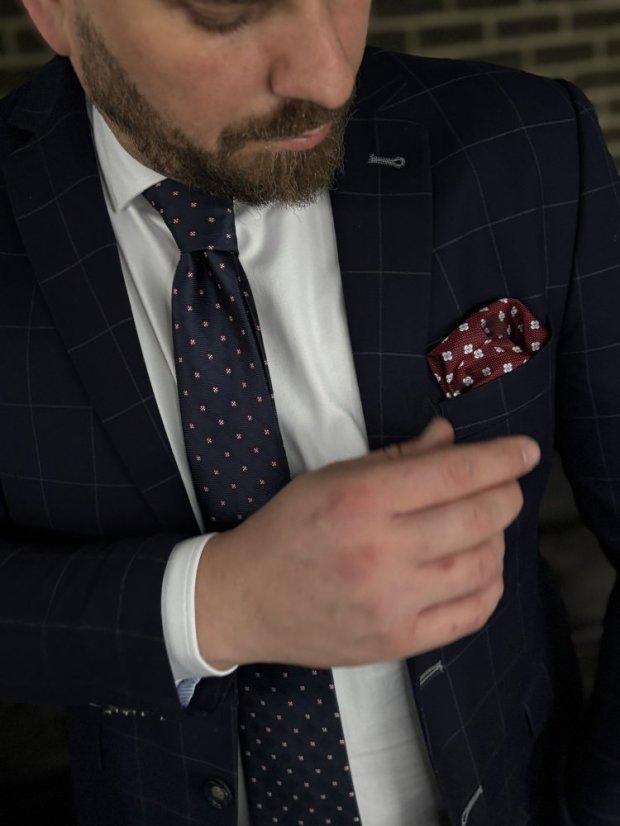 Tmavě modrá pánská kravata s červeno-bílým vzorem