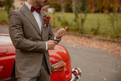 Vínově červený pánský motýlek matný