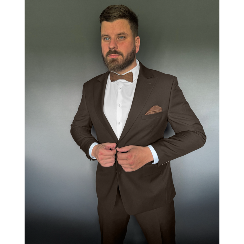 Hnědé pánské široké kšandy s dřevěným motýlkem