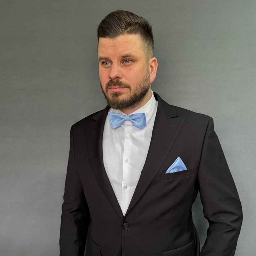 Světle modrý pánský motýlek matný