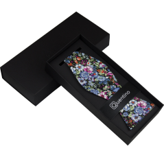 Černý bavlněný vázací motýlek s modro fialovými květy