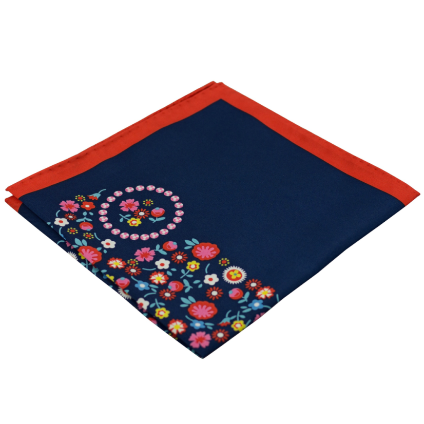 Tmavě modrý pánský kapesníček s červeným lemem a folklorním vzorem