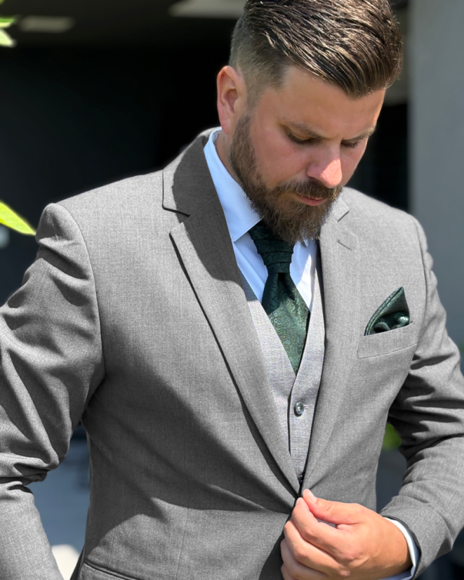 Smaragdově zelená svatební kravata s paisley vzorem