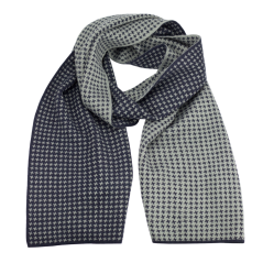 Tmavě modro šedá pánská šála s jemným geometrickým vzorem