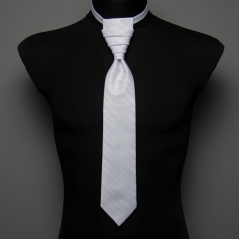 Bílá svatební kravata se stříbrnými proužky