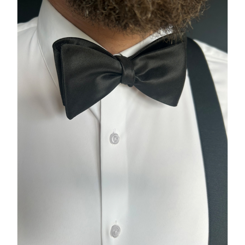 Černý vázací pánský motýlek matný