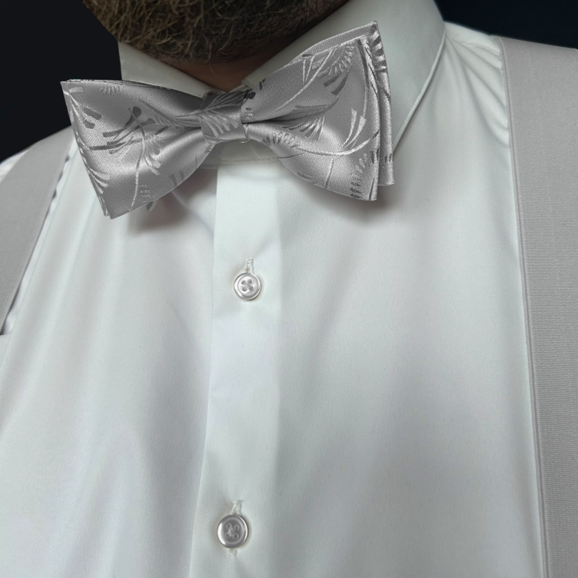 Světle šedý pánský motýlek s jemným vzorem travin