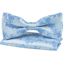 Světle modrý pánský motýlek s modrými květy včetně kapesníčku