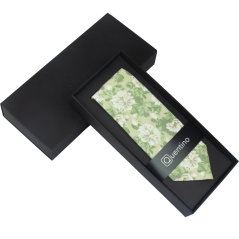 Šalvějově zelená pánská bavlněná kravata s květy