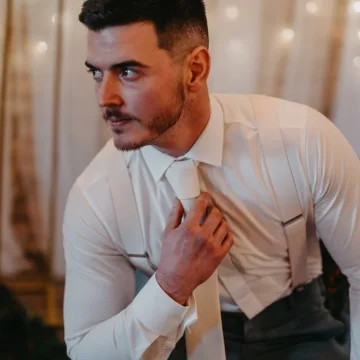 Motýlik alebo kravata? Ako si má ženích správne vybrať?
