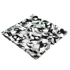 Černobílý pánský kapesníček s komiksovým motivem