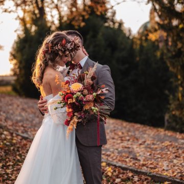 Podzimní svatba: inspirace ve vínové a terakotě