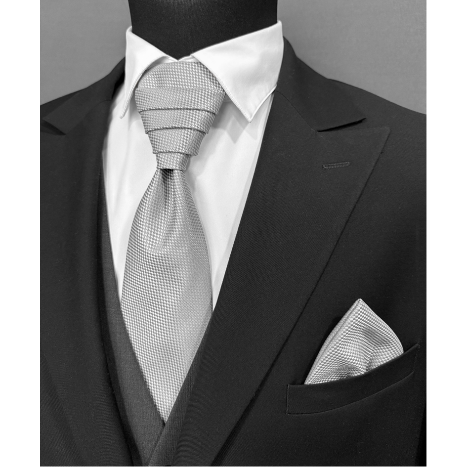 Světle šedá elegantní kravata s jemným vzorem