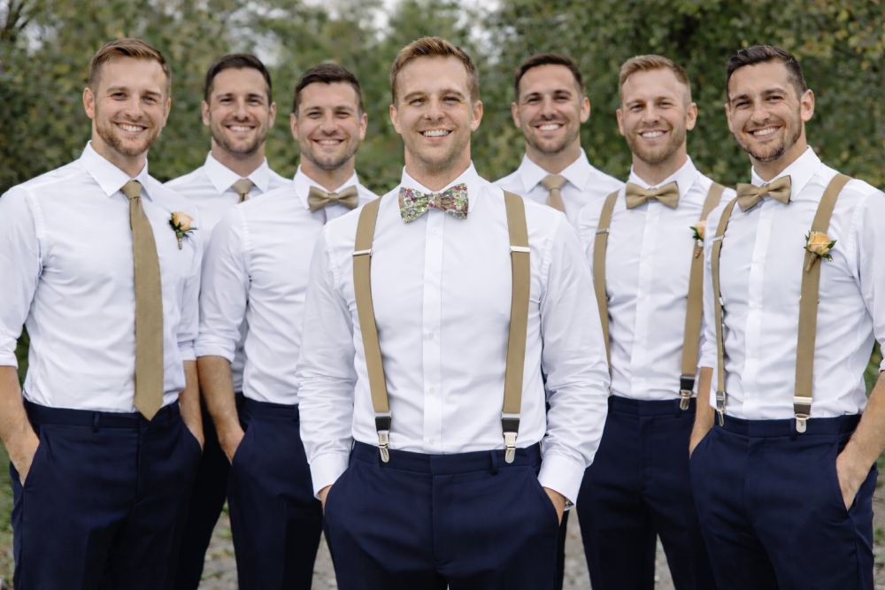 Svetlohnedá (mocha) svadba – zladenie ženícha a družbov