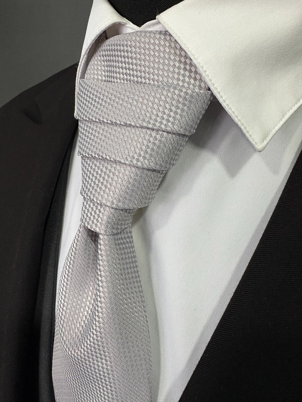 světle šedá elegantní regata